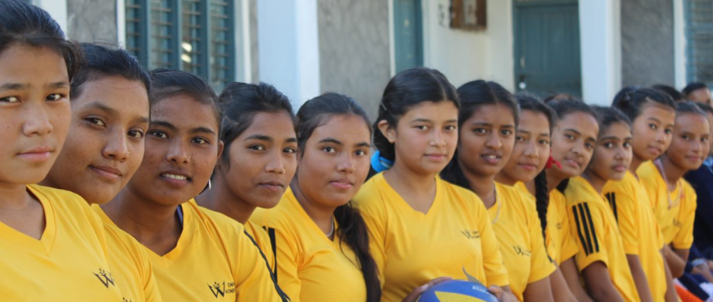Campaña de recogida de material mujeres guías de montaña en Nepal
