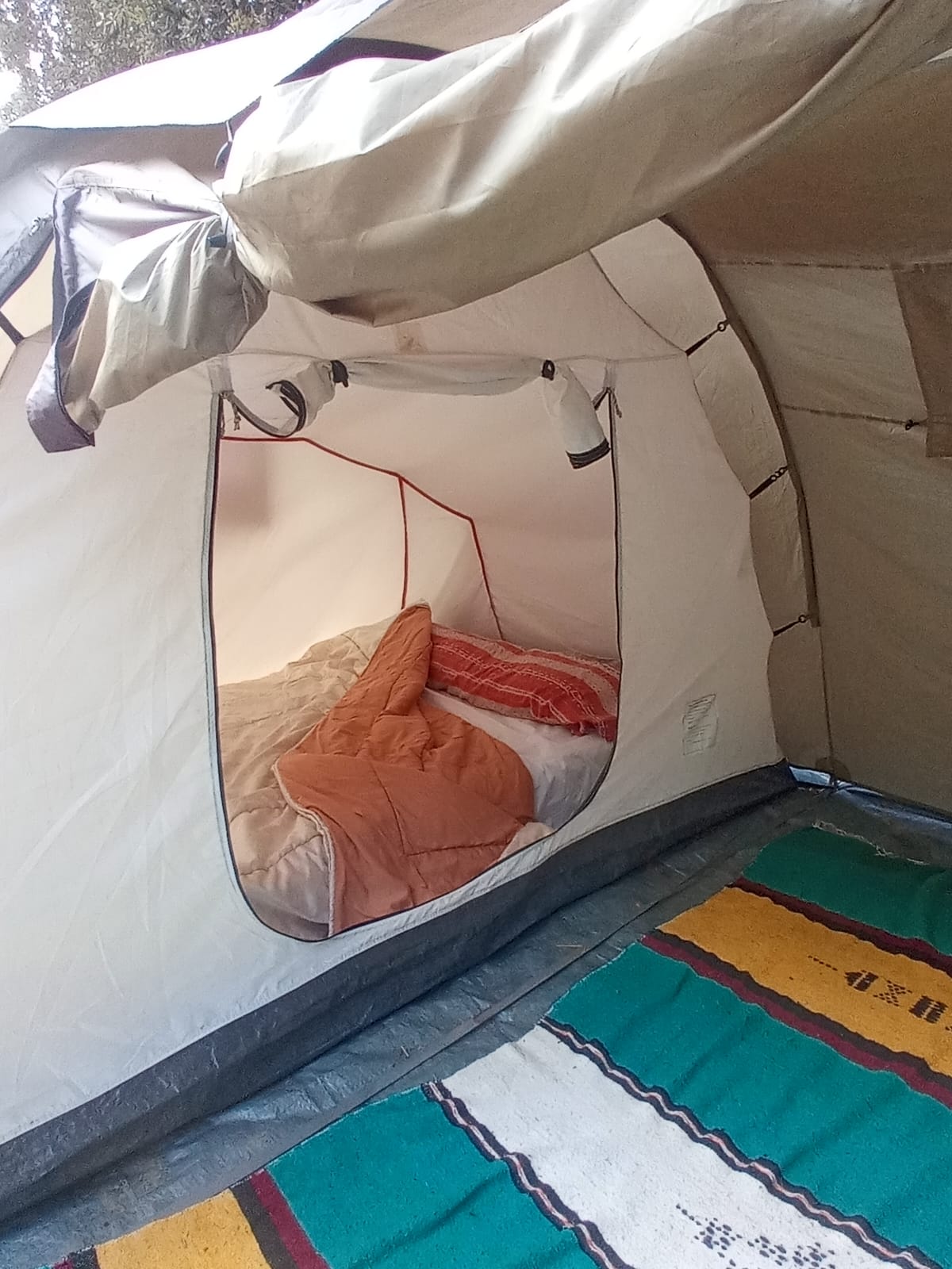 Tienda en el Camping para el viaje Biela y Tierra